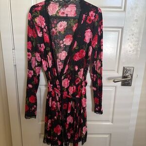 Victoria Secret's Floral Robe. XS/S. NWOT.